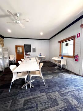 Signal Station Tavern Offers Over $99,000+sav Easy Operation, Main Rd Frontage, Highly Profitable