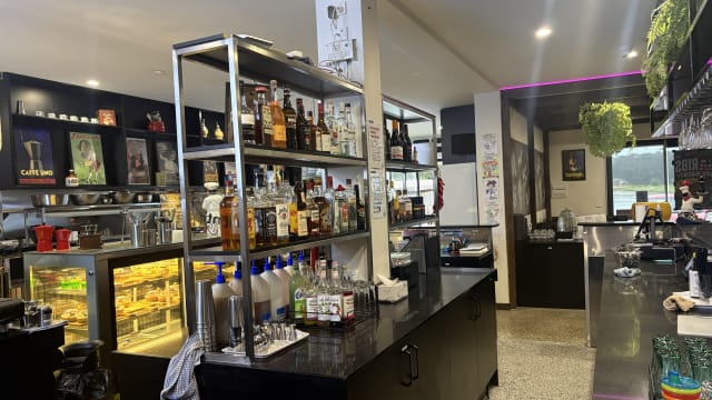 ESTABLISHED RESTAURANT & PIZZERIA FOR SALE