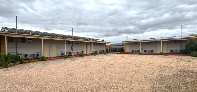 UNDER OFFER - Lake Bolac Motel - 1P0565