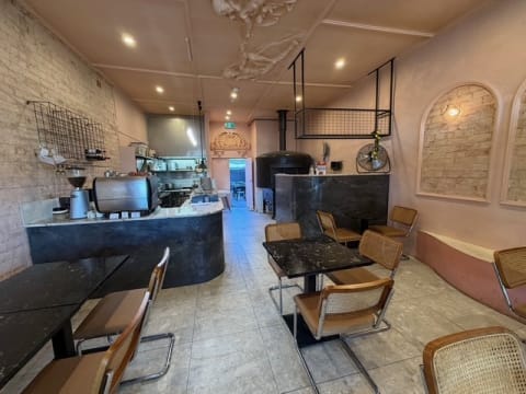 LICENCED PIZZERIA OPPORTUNITY NEAR CITY STH SUB $69,000 + GST