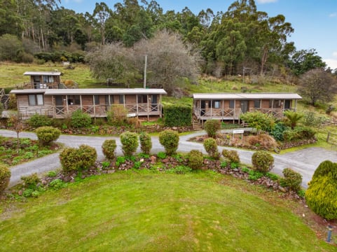 FHGC Tasmanian Accommodation A1 Presentation Spectacular Views 10%ROI 6 Cabins 2 Houses 2 Titles
