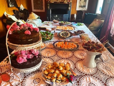 HISTORIC ROBBIE BURNS HOTEL   -  BUSINESS OPPORTUNITY HERE