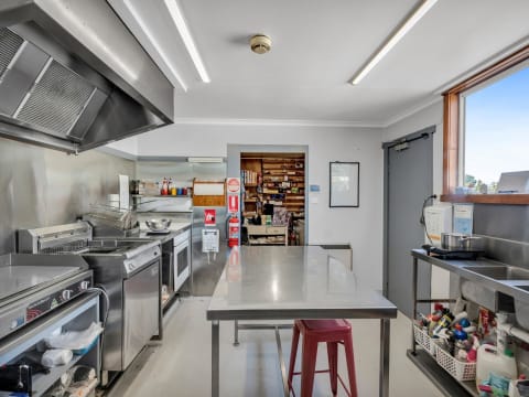 Road House General Store LPO Freehold 3BR Home Block size 2668m2, T/O FY25 $1.5mill+