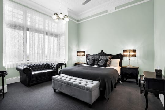 Profitable Iconic FHGC Bischoff 15 Room Hotel Waratah Tas $1mill+ T/O Growth Potential 10% ROI