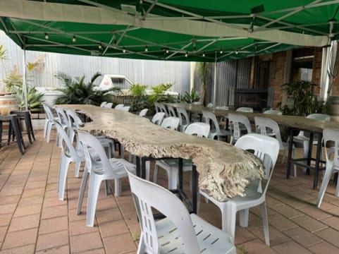 Flinders Rest Hotel - Main Highway 1 location - Freehold & Business