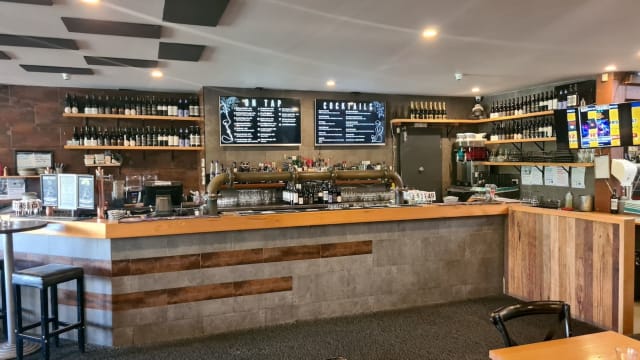 Missing Gorilla - A spacious family friendly pub and live music venue.