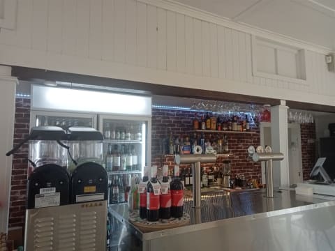 Freehold licensed Cafe / Restaurant with lifestyle