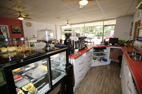 FULLY LICENSED CAFE, HEAVY TOURIST AREA IN HEYFIELD.