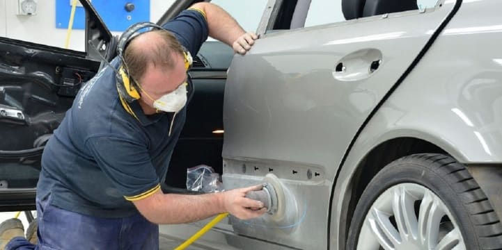 AUTO PANEL BEATERS SMASH REPAIR WORKSHOP JUST OFF FREEWAY