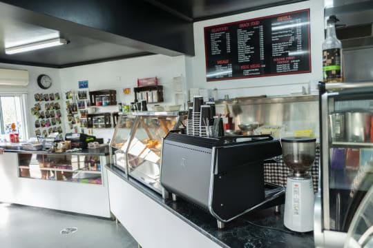 CAFE BUSINESS & HOUSE FOR SALE - Painters Cafe, Corowa NSW - 1P0542