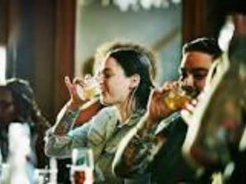 BEST IN WA OUTSTANDING COFFEE SHOP CAFE. FULL LIQUOR BAR LICENSE APPROVAL PENDING. SUPERB WITH TO...