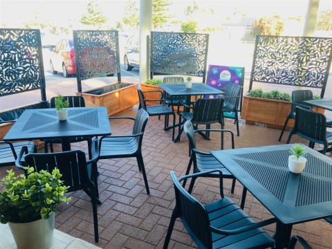 CHARMING ESTABLISHED CAFE FOR SALE
