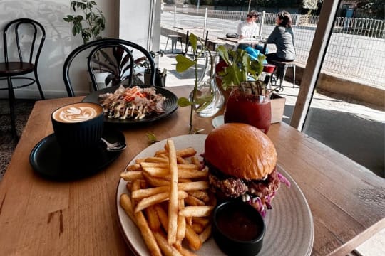 Iconic Inner North East Cafe taking $25,000 p/w (Our Ref: V2114)