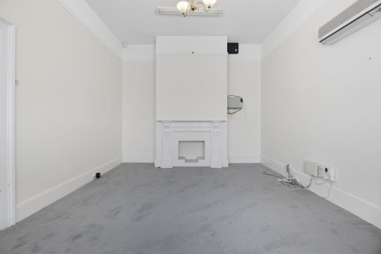 Prime Location Residence with Income or 3 BnB lets (stca) or Health Professional Rooms