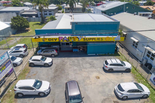 MACKAY’S ICONIC PARTY, BALLOONS, COSTUME, CAKE DECORATING, WEDDING, & GIFT SHOP