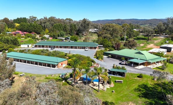 FREEHOLD FOR SALE BY EXPRESSIONS OF INTEREST - Motel Views Yackandandah VIC - 1P0373