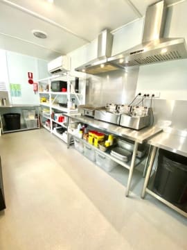 Thriving Outback Café & Gift Shop (+ Freehold Building*)