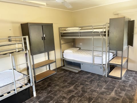 Far North Queensland Coastal Tropical Caravan Tourist Park - 896CPF