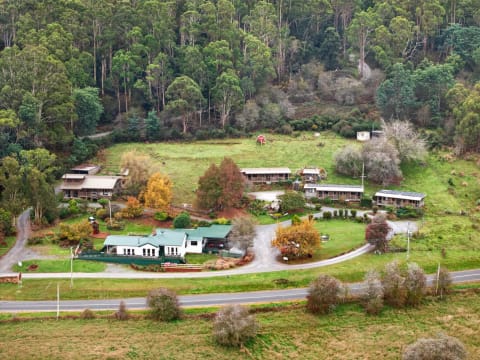 FHGC Tasmanian Accommodation A1 Presentation Spectacular Views 10%ROI 6 Cabins 2 Houses 2 Titles
