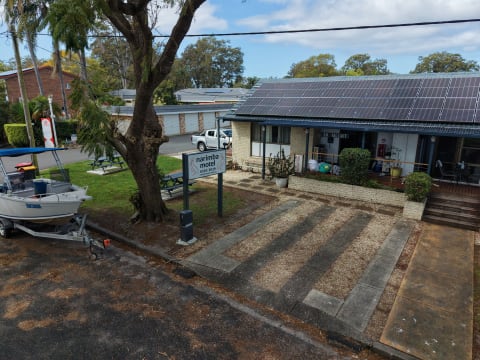 BOUTIQUE FREEHOLD MOTEL | MANAGEABLE COASTAL INVESTMENT & LIFESTYLE OPPORTUNITY – 1129MF
