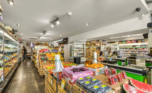 BLUE-CHIP ELWOOD VILLAGE LOCATION | $1.4M+ TURNOVER | HIGH-EXPOSURE DOUBLE FRONT