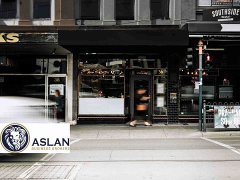 RESTAURANT/BAR BUSINESS FOR SALE