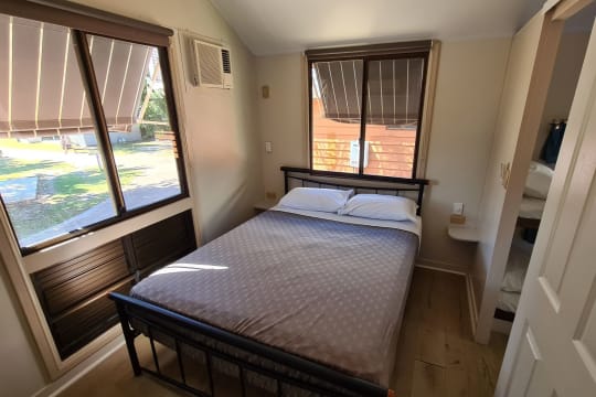 Coastal Caravan Park - island views and  just a short stroll to the town centre and beachfront