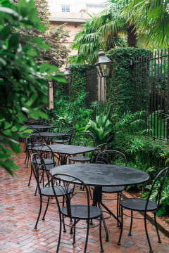(SOLD) 5 Day Cafe *Full Commercial Kitchen + Courtyard [1804031]