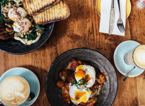 Bayside Cafe - Local Icon with Prime Position