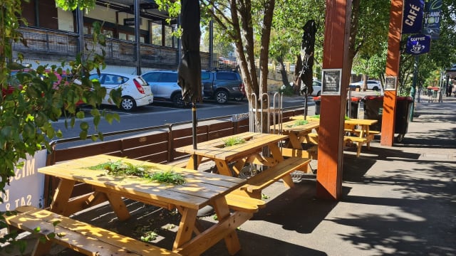 Missing Gorilla - A spacious family friendly pub and live music venue.