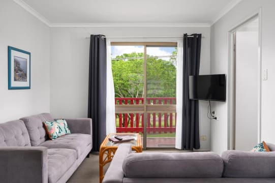 CONSISTENTLY PROFITABLE, EASY TO RUN LEASEHOLD MOTEL - 1994ML