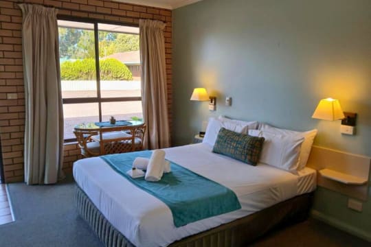 BIRCH MOTEL