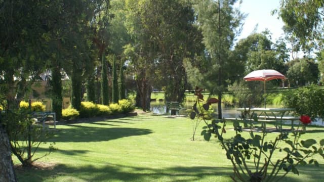 Numurkah Caravan Park –Freehold residence plus leasehold business