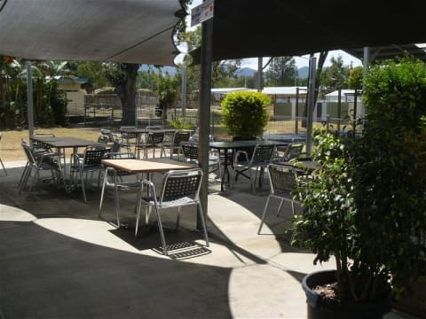 COUNTRY FAMILY HOTEL SELLING FREEHOLD