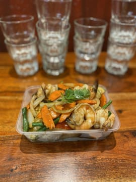 Busy Thai shop in superb location - SE Suburbs - Easy to Run - High Turnover