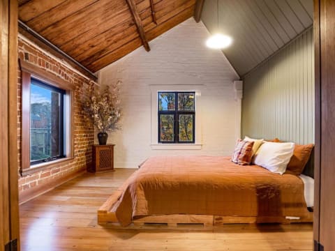 FULLY RENOVATED, IMMACULATE PRESENTATION & HISTORIC CHARM - EXCEPTIONAL MOTEL PROPERTY - BATHURST