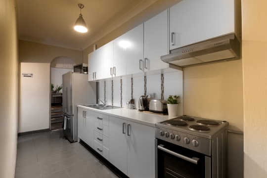 Fully Equipped Turnkey Redfern PT Studio + Seperate 3 Bed Apartment