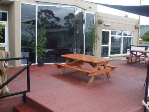 JUST HOOKED - WELL KNOWN SEAFOOD RESTAURANT/CAFE WITH 3 BEDROOM RESIDENCE