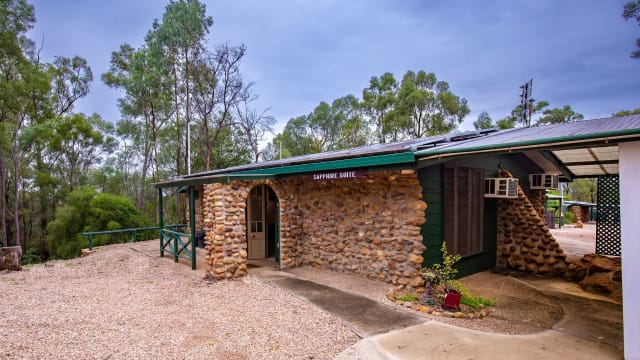 Sapphire Caravan & Cabin Park - Established Park in a Renowned Outback Tourism Region