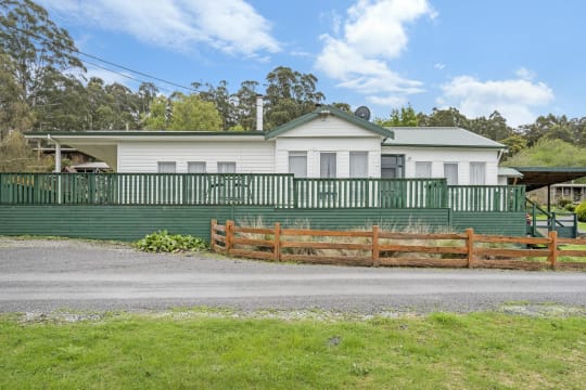 FHGC Tasmanian Accommodation A1 Presentation Spectacular Views 10%ROI 6 Cabins 2 Houses 2 Titles