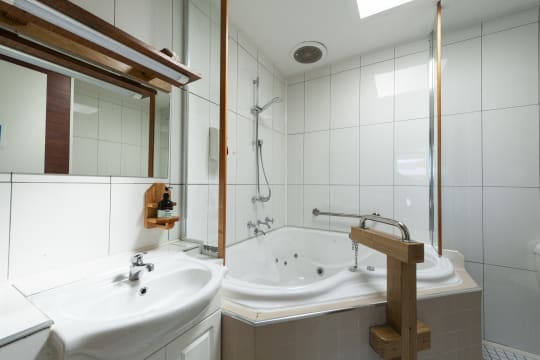 FREEHOLD - Vendor Terms Available - Golden Leaf Motel, Myrtleford VIC - 1P0584