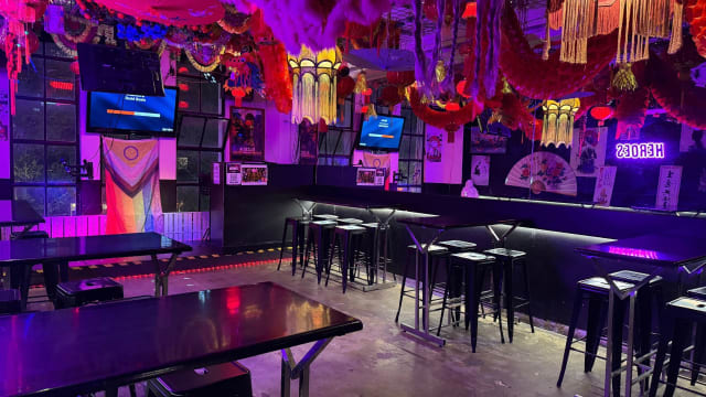 Heroes Bar