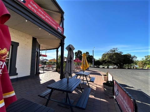 Commercial Hotel in Morgan - Lease
