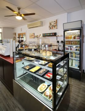 FULLY LICENSED CAFE, HEAVY TOURIST AREA IN HEYFIELD.