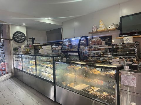 Ref: 2994: Coffee & Cakes, South