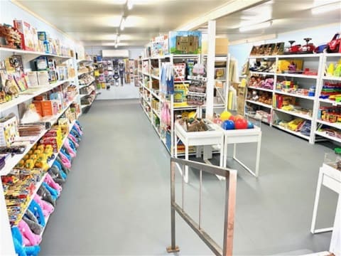 Thriving Outback Cafe & Gift Shop (+ Freehold Building*)