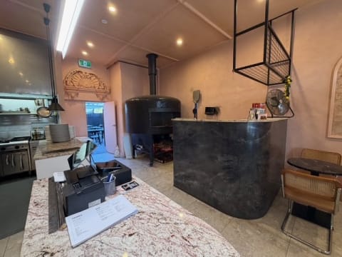 LICENCED PIZZERIA OPPORTUNITY NEAR CITY STH SUB $69,000 + GST