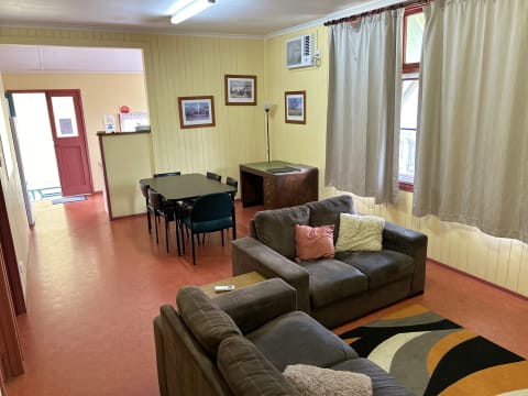 SMALL EASILY MANAGED, TRAMWAY MOTEL - 2086ML