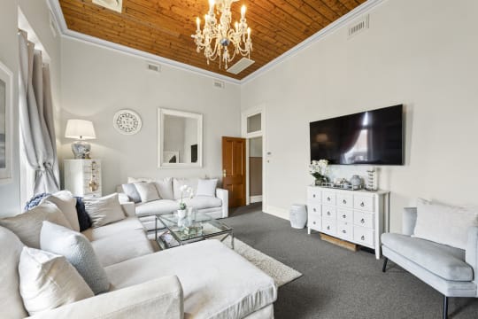 LEASEHOLD - Bull & Mouth Hotel Motel, Maryborough VIC - 1P0576