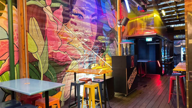 Heroes Bar